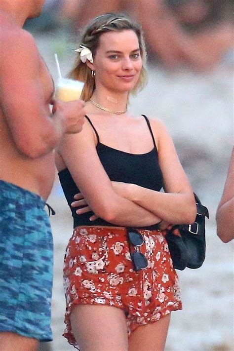 margit robbie bikini|Margot Robbie stuns in bikini while flaunting baby。